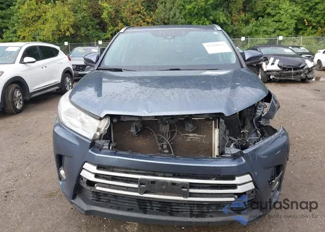 2018 Toyota Highlander Xle z USA, uszkodzony, nr VIN 5TDJZRFH3JS855205